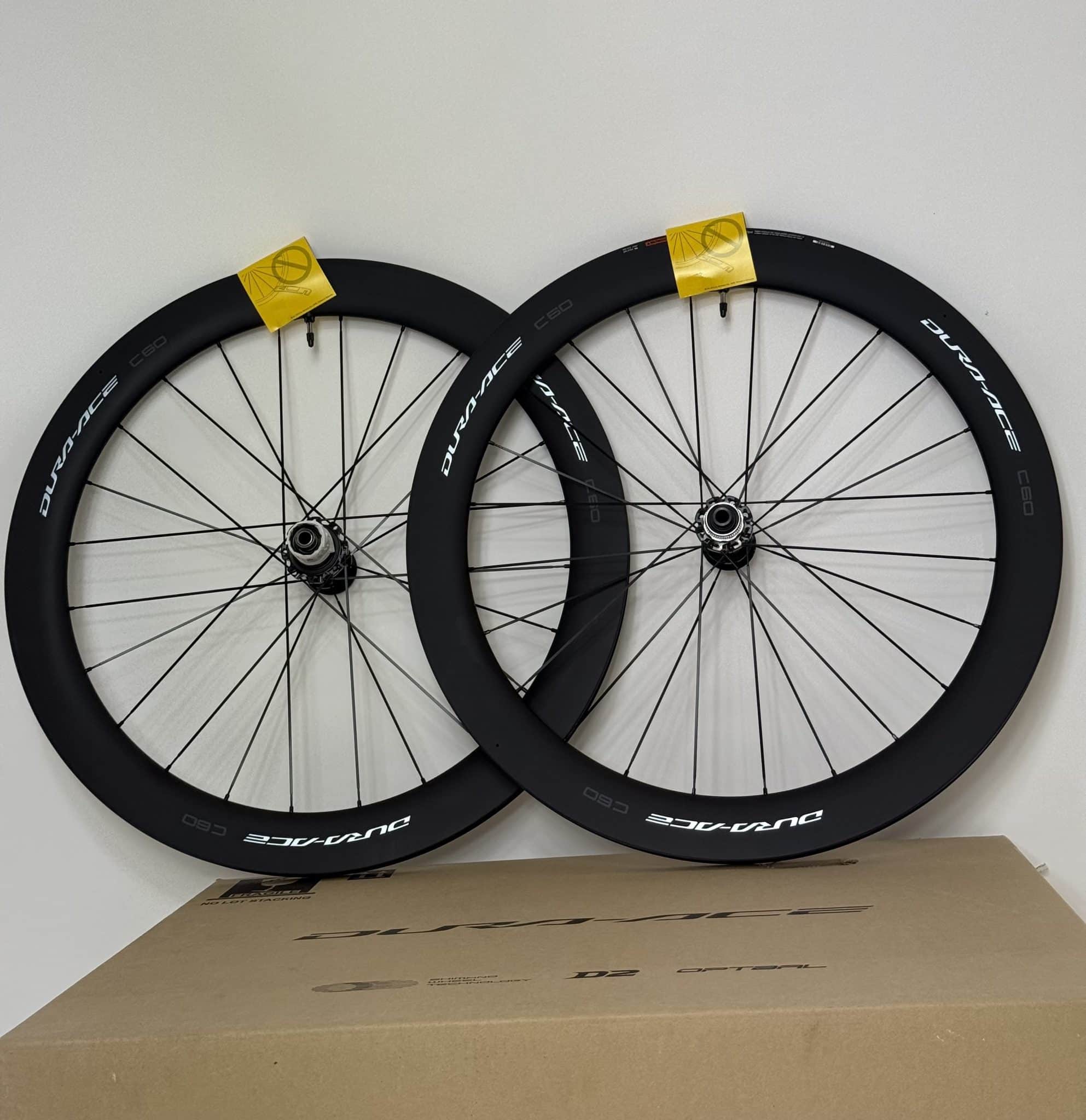 Roues Carbones neuves Dura ace 1099 euros
